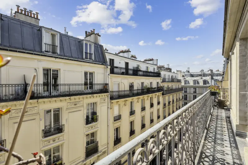 Cobblestone courtyard in Paris 6th