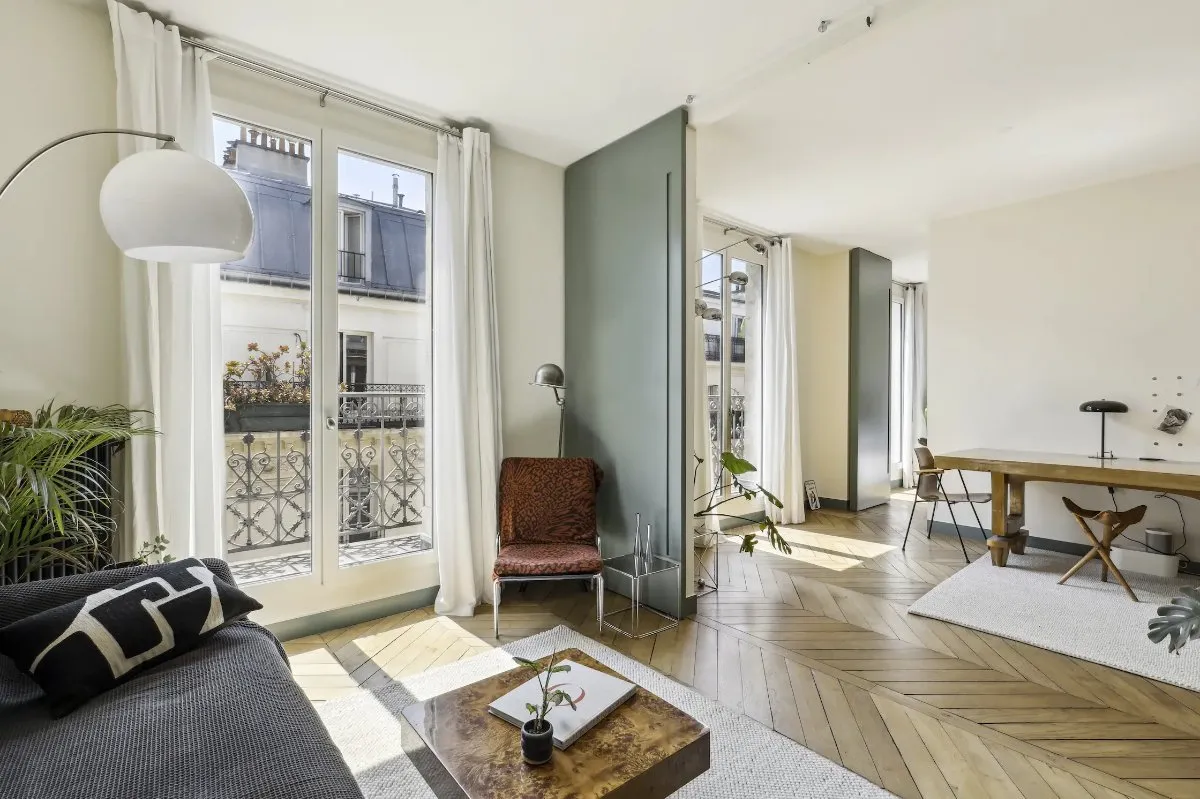 Haussmann building facade in Paris