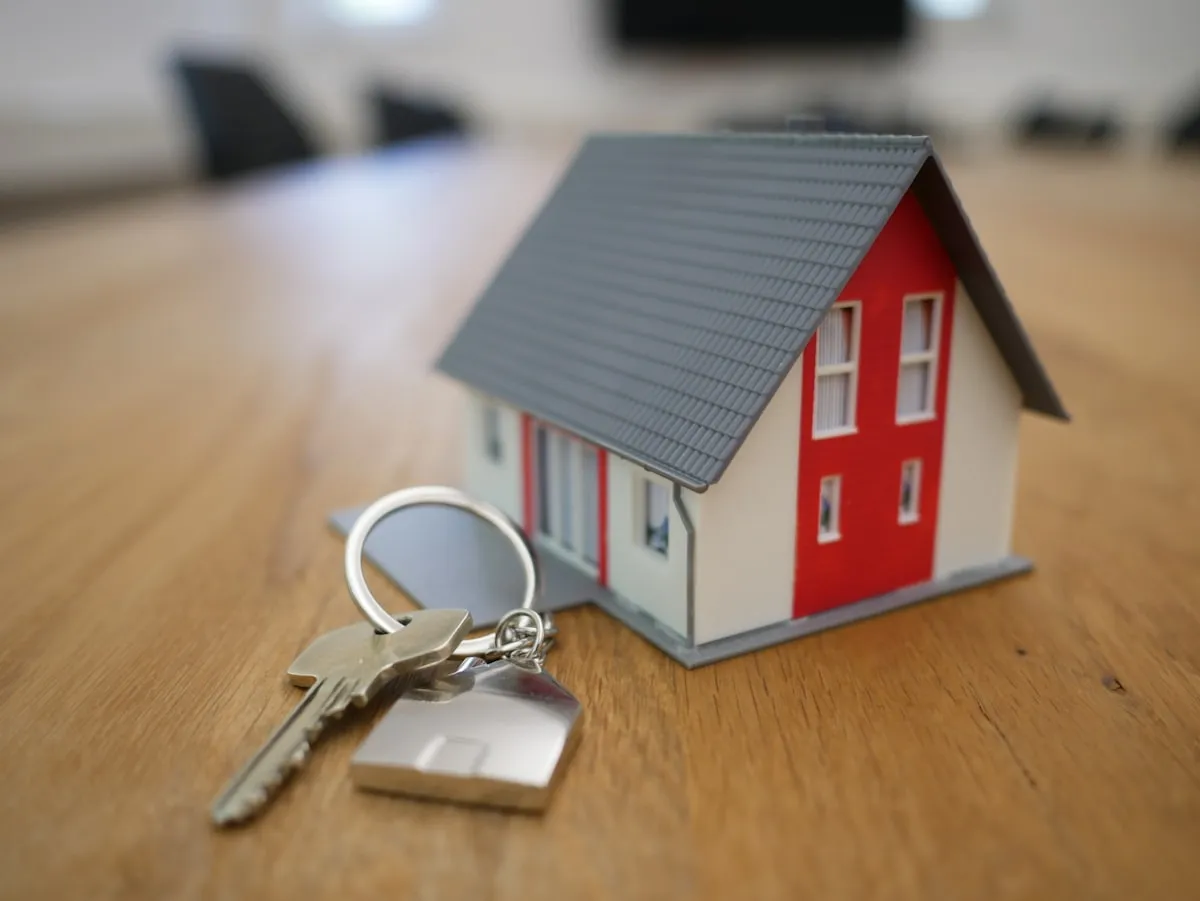 Buying a Tenanted Property in Paris: Current Lease, Tenant Rights and Strategy