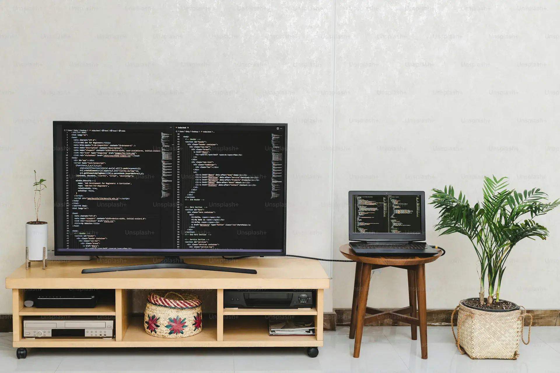 Computer screen displaying Parisian property listings alongside a notepad