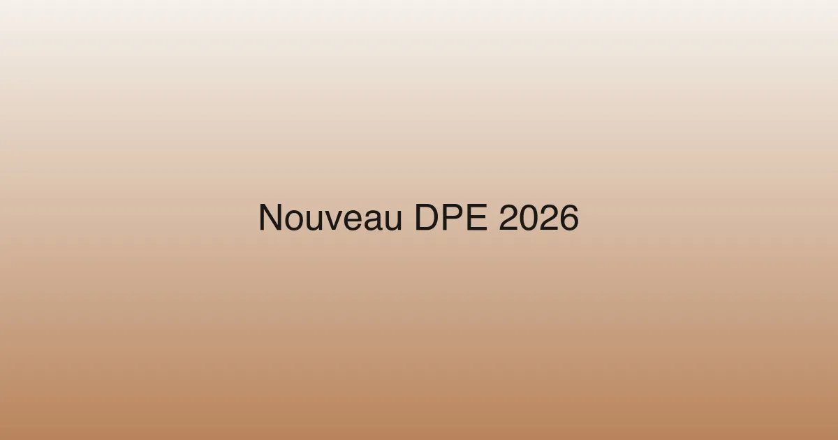 DPE energy label displayed on the facade of a Parisian Haussmann building