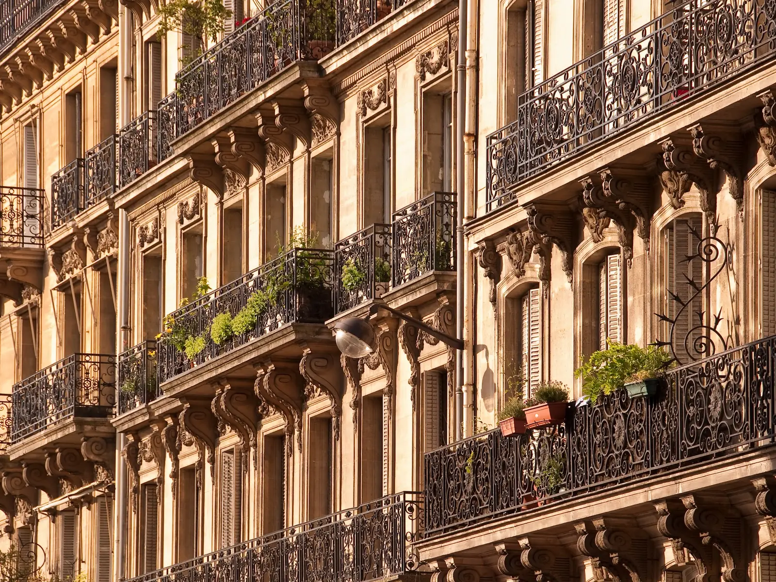 Balcons parisiens en enfilade
