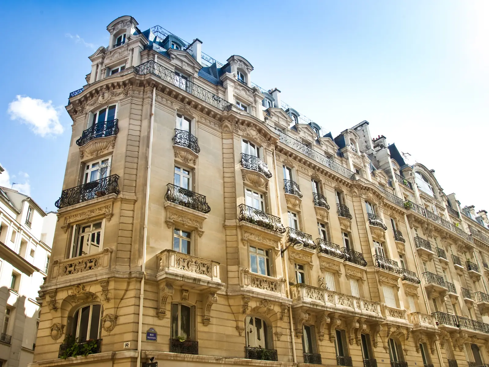 Paris building under a blue sky