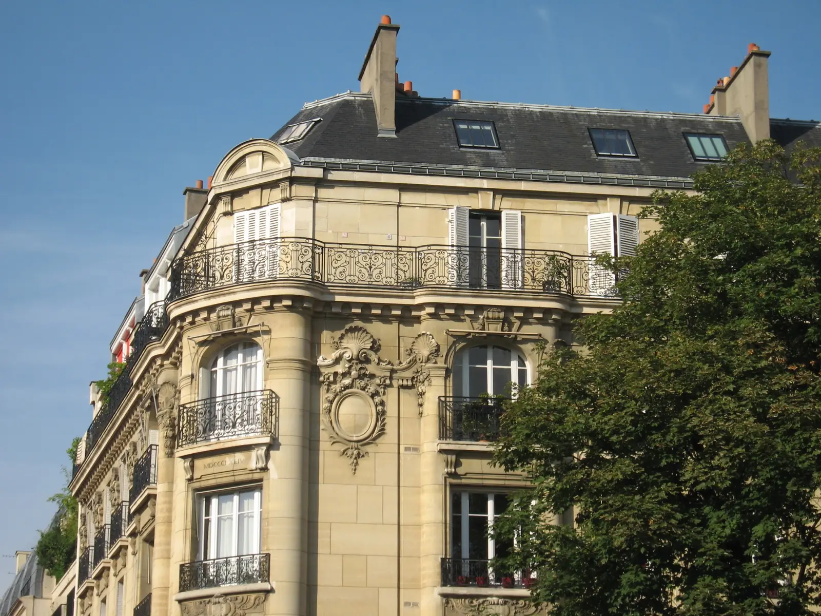 Paris corner building