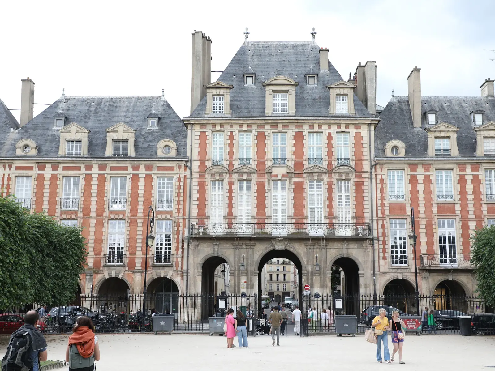 Pavillon de brique et pierre de la place des Vosges