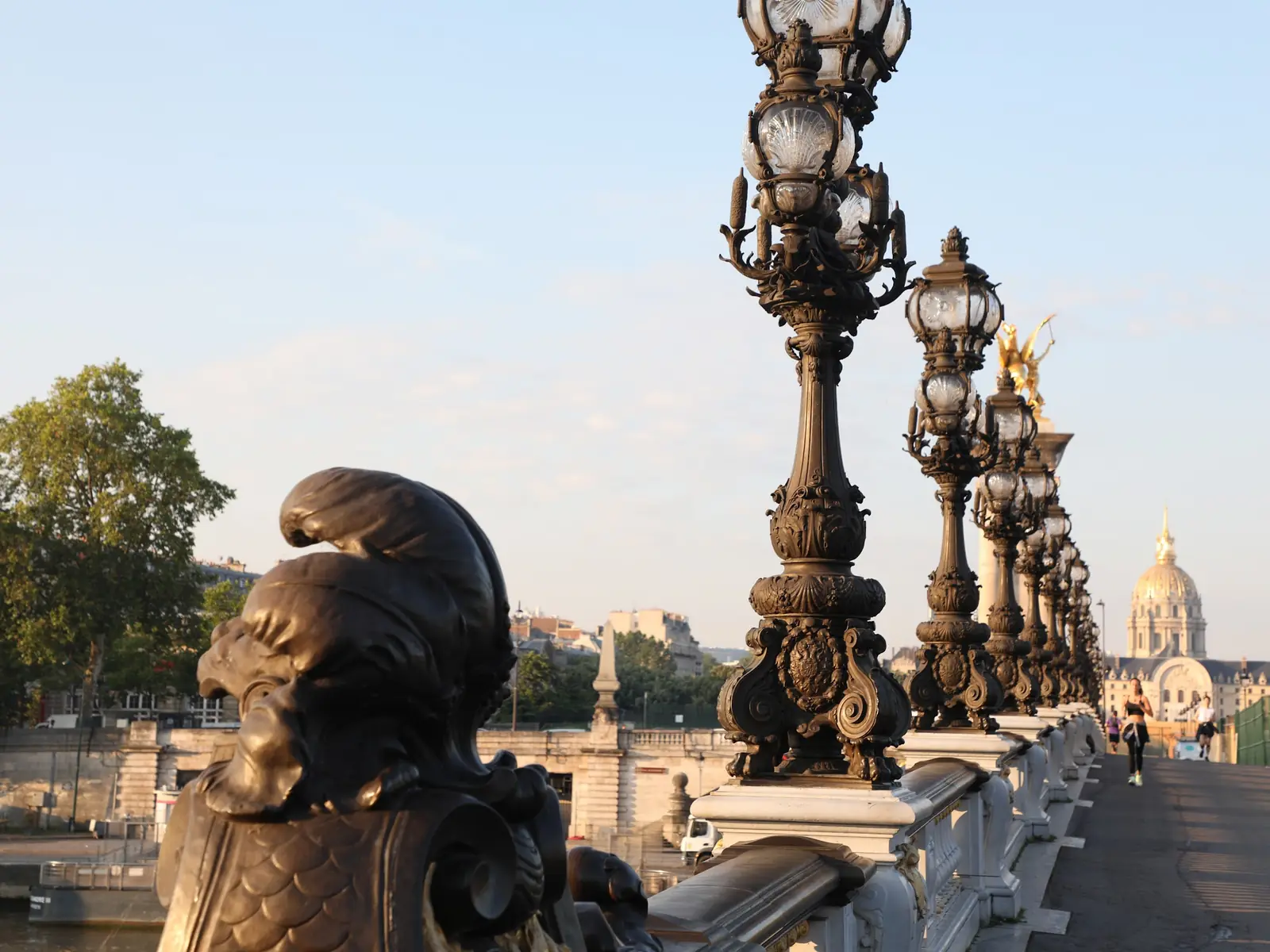 Détail doré d'un candélabre du pont Alexandre III