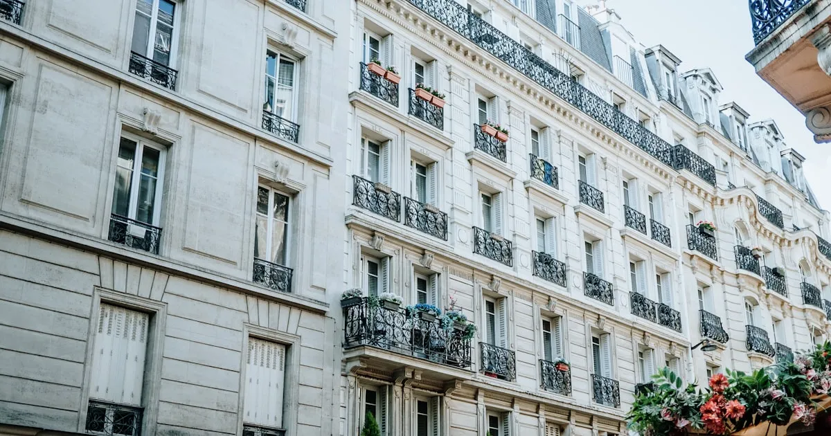 Élégants immeubles parisiens du quartier de Passy dans le 16e arrondissement