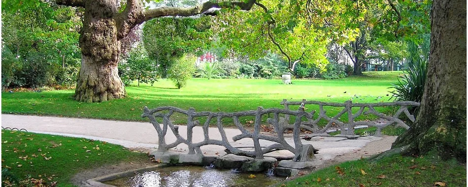 Pont en rocaille du square des Batignolles, Paris 17e